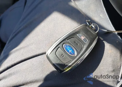 2020 Subaru Ascent Premium z USA, uszkodzony, nr VIN 4S4WMAFD8L3437628